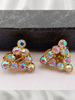 VINTAGE Small aurora borealis rhinestone triangle shaped clip-on earrings 1950s